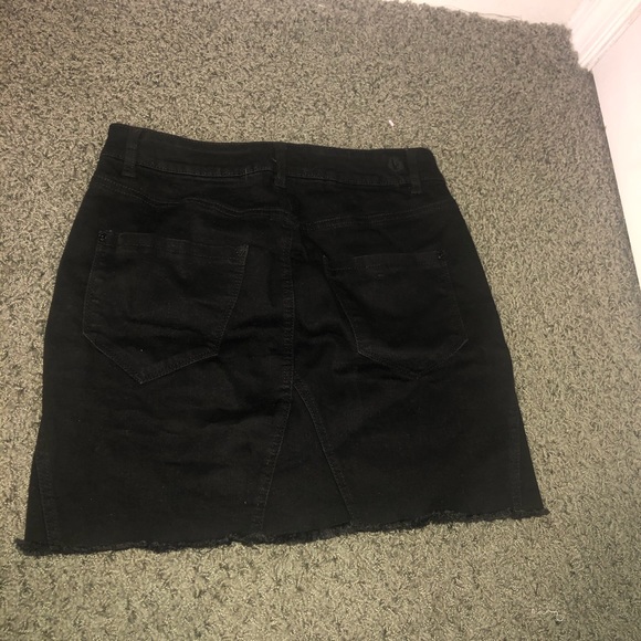 Black denim mini skirt - Picture 2 of 3